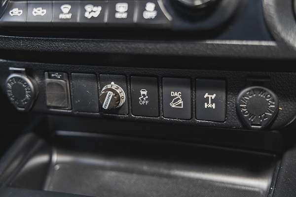 2015 Toyota Hilux SR5 GUN126R 4X4