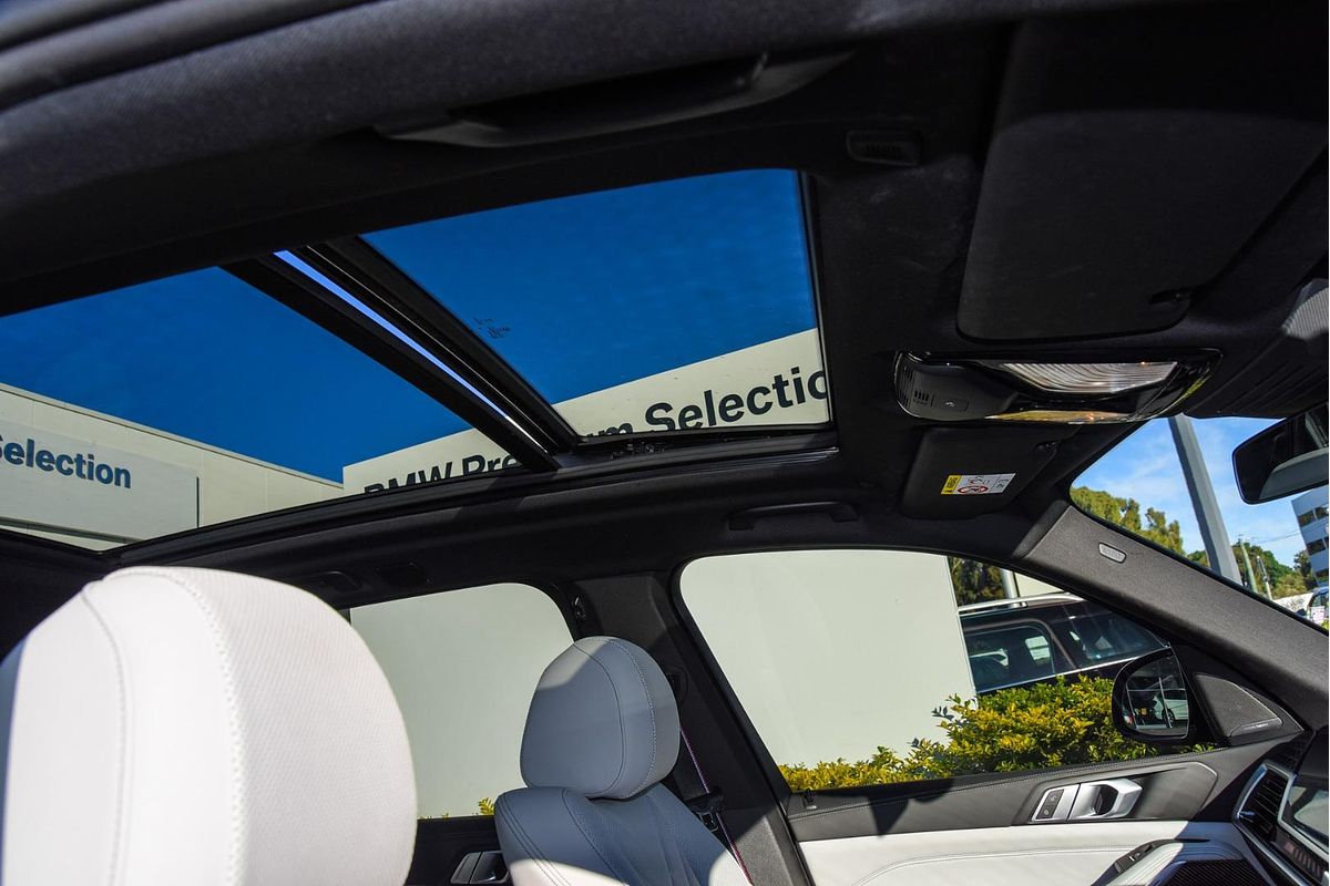 2024 BMW X5 M60i G05 LCI