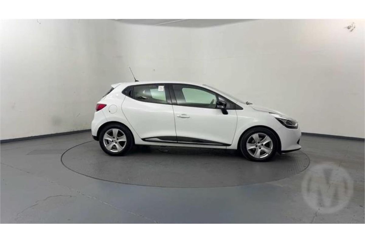 2015 Renault Clio Expression IV B98