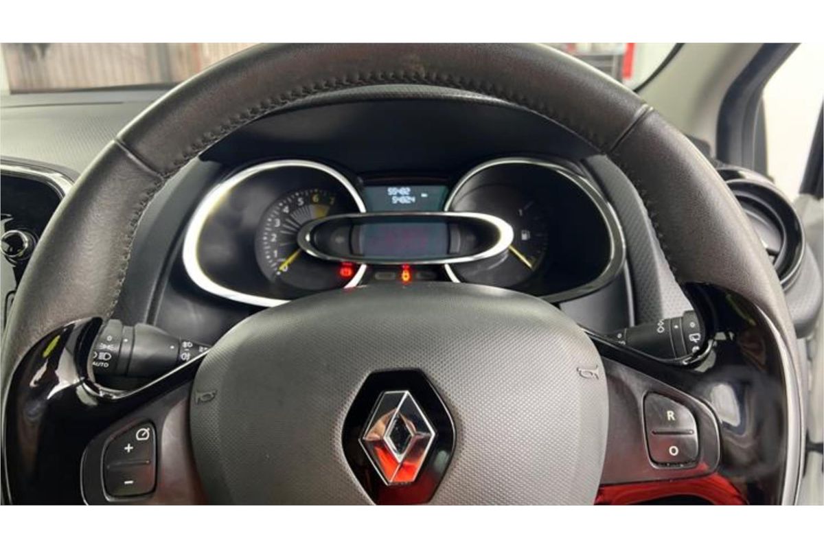 2015 Renault Clio Expression IV B98