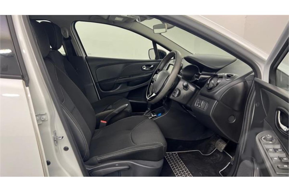 2015 Renault Clio Expression IV B98