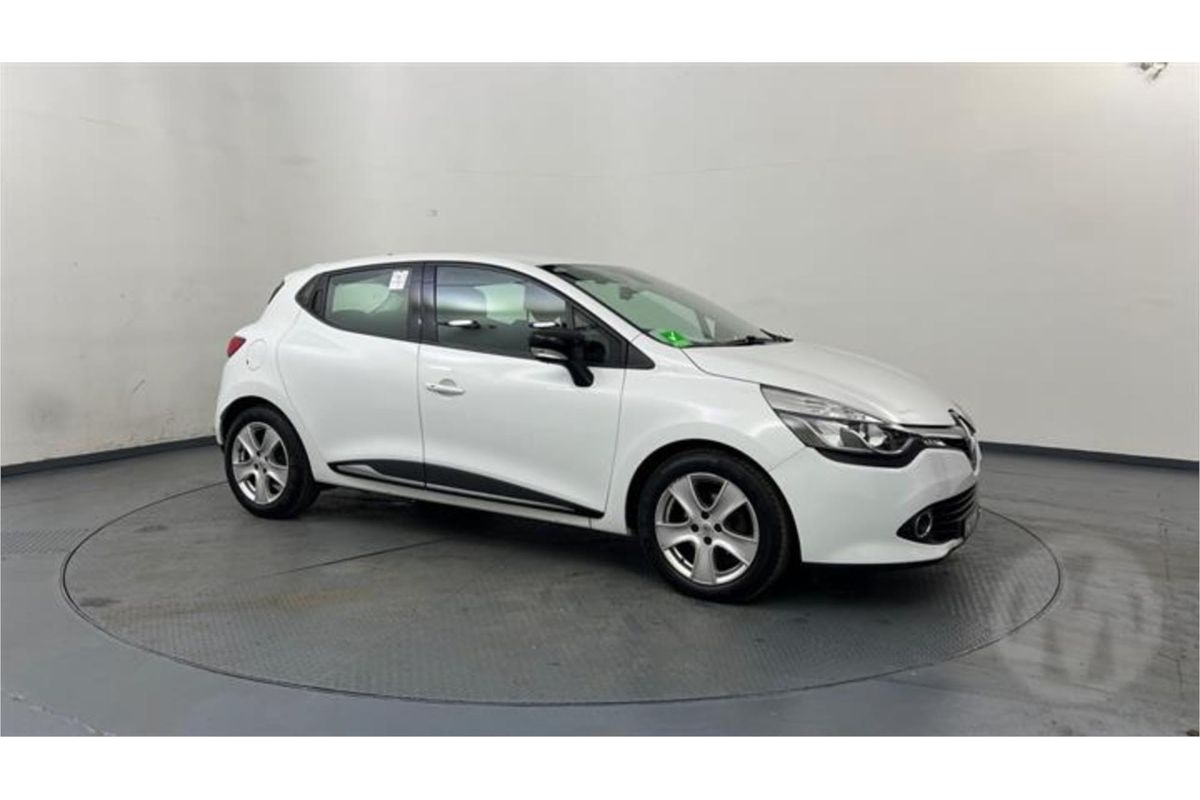 2015 Renault Clio Expression IV B98