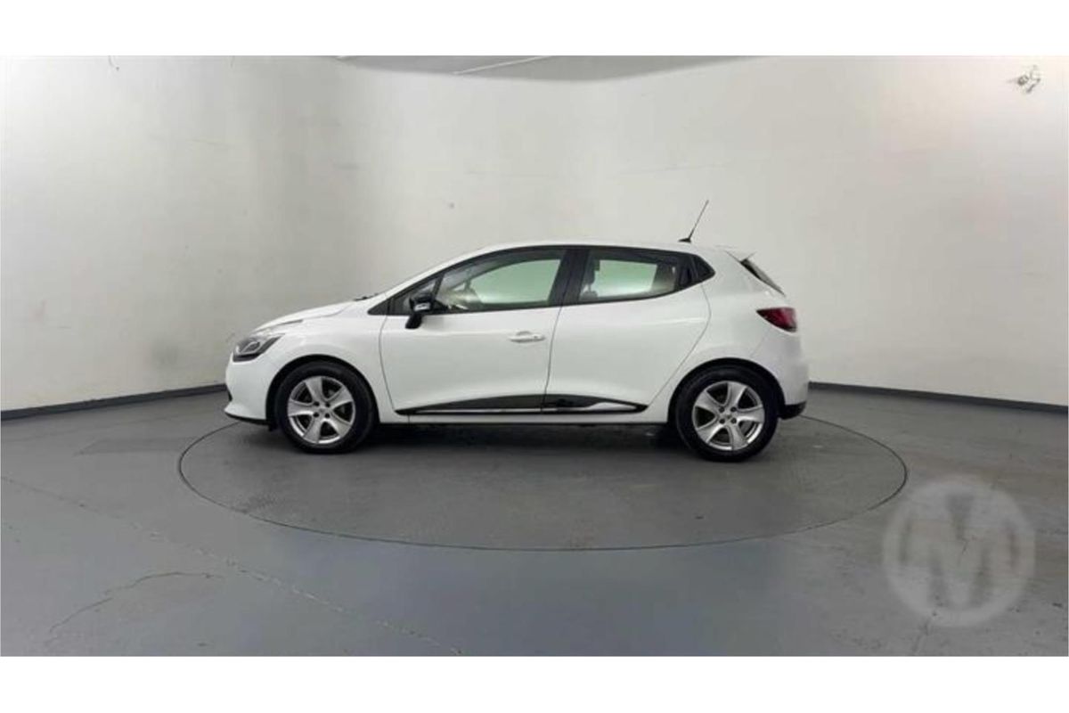 2015 Renault Clio Expression IV B98