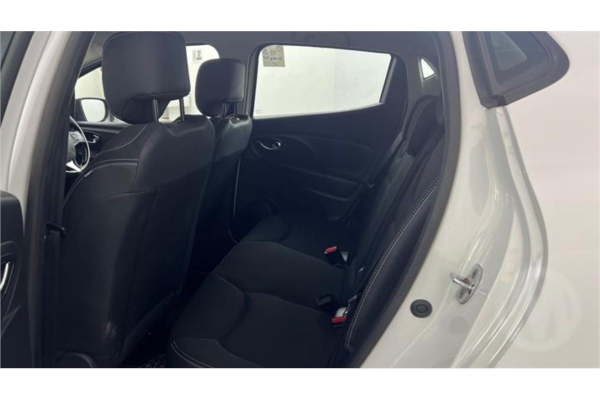 2015 Renault Clio Expression IV B98