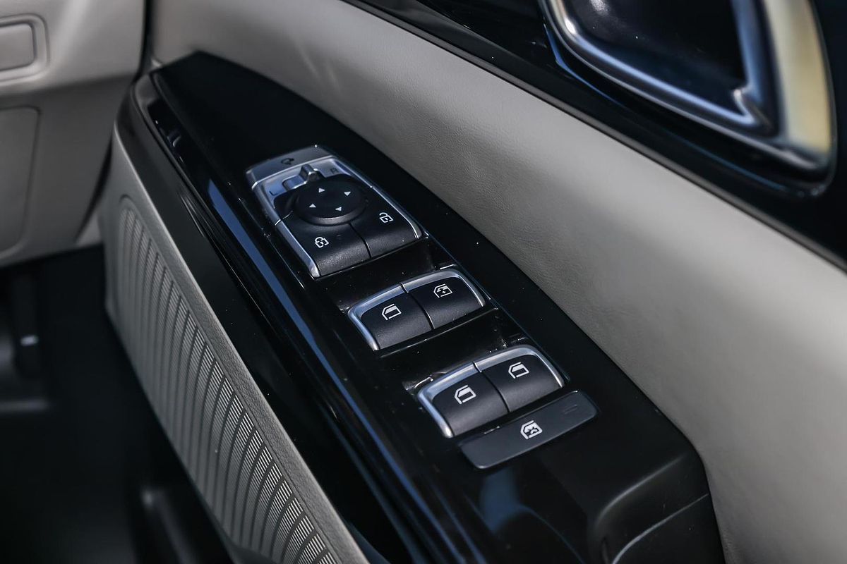 2023 Kia Carnival Si KA4