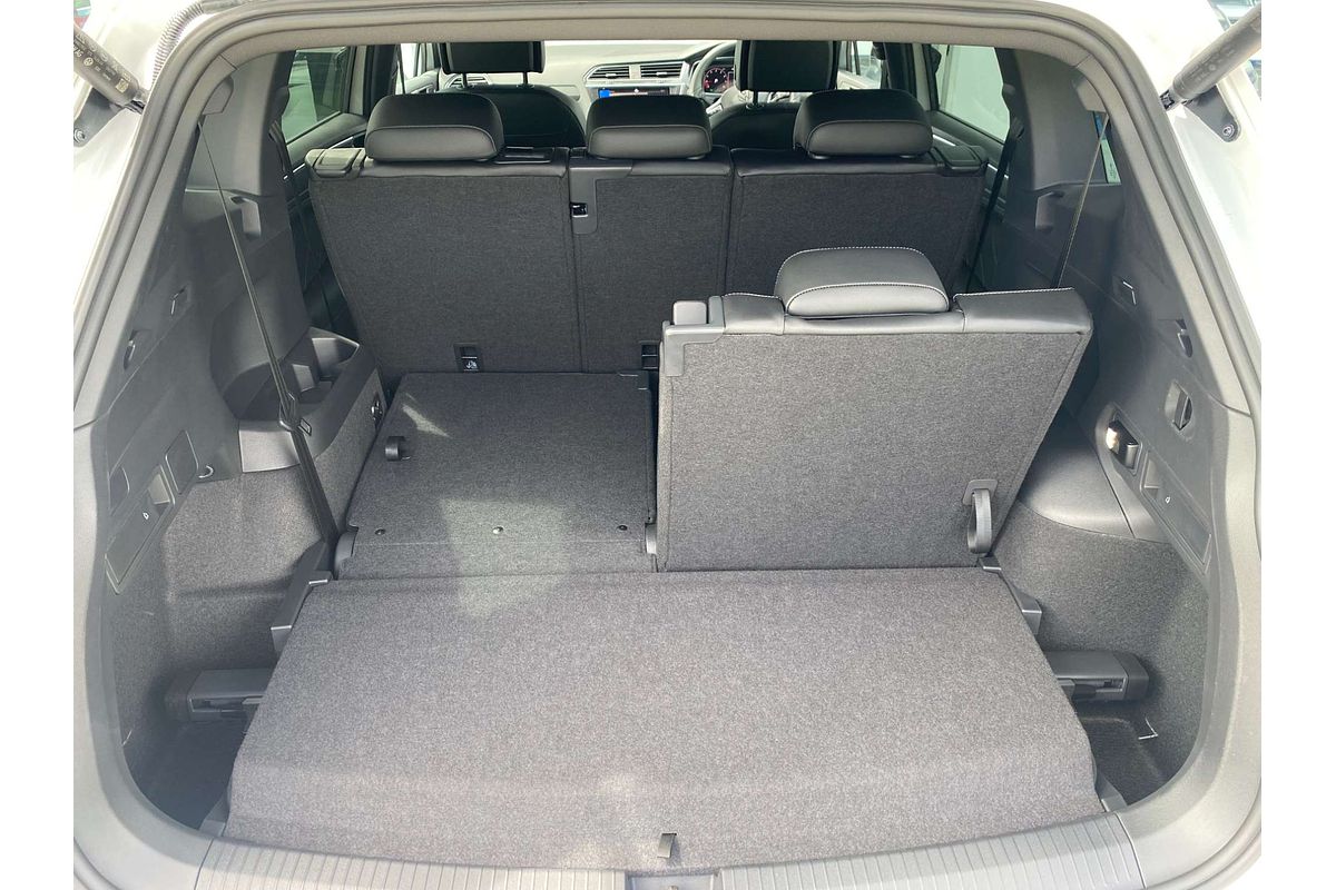 2024 Volkswagen Tiguan Wolfsburg Edition Allspace 5N
