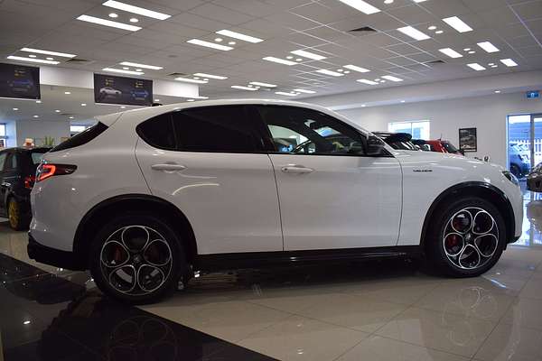 2023 Alfa Romeo Stelvio Veloce Series 4