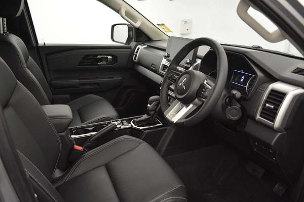2025 Mitsubishi Triton GLS MV 4X4