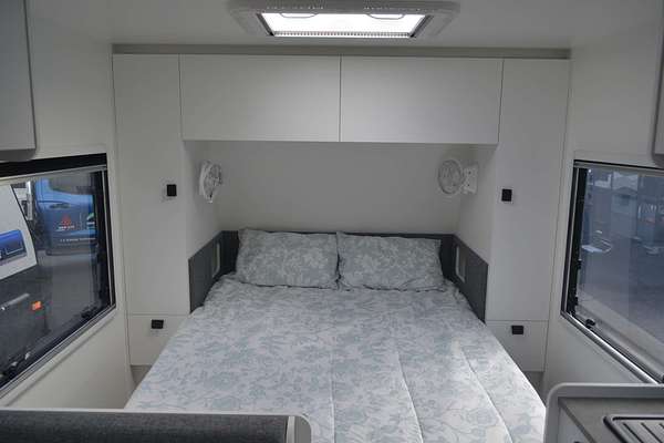 2025 New Age Manta Ray 16ft Embark