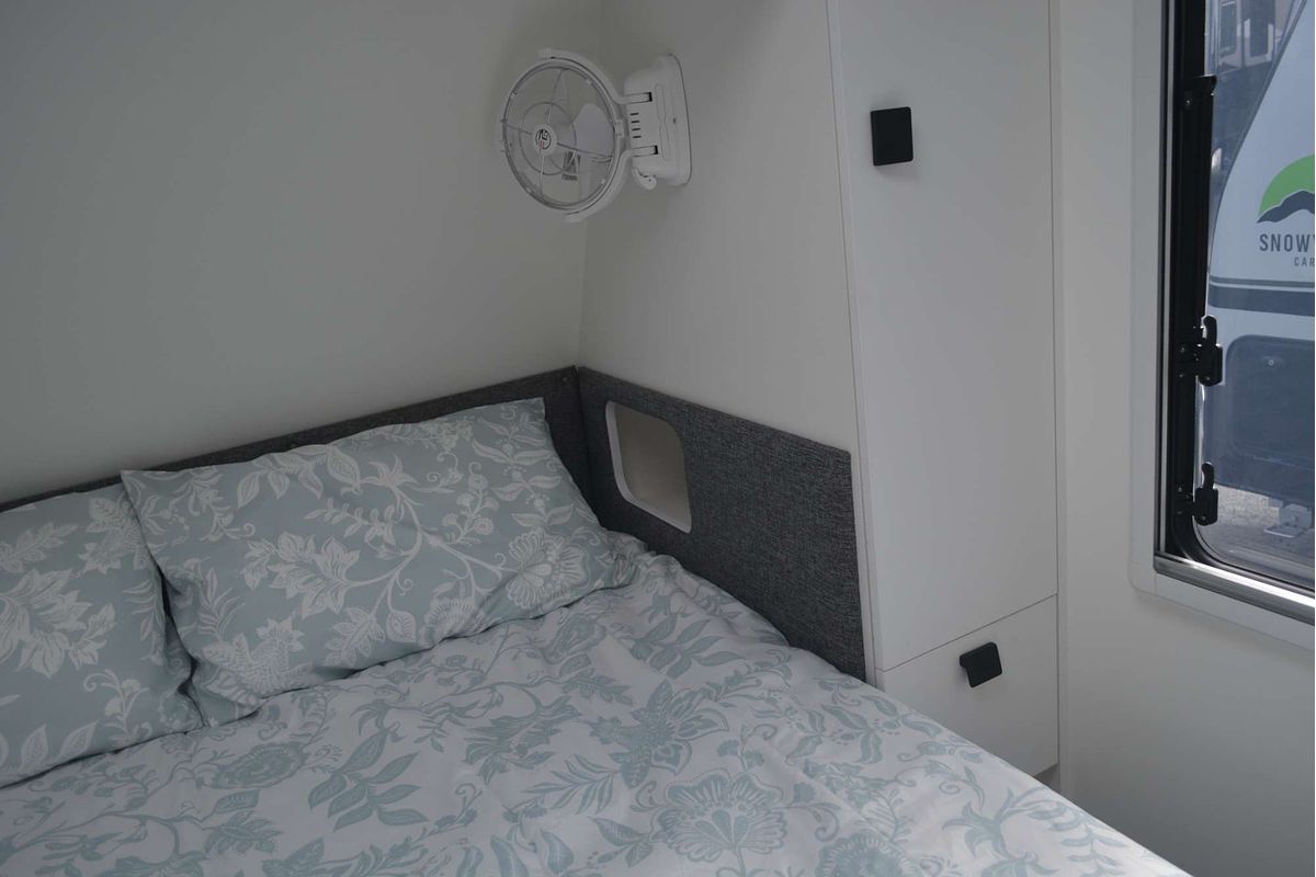 2025 New Age Manta Ray 16ft Embark