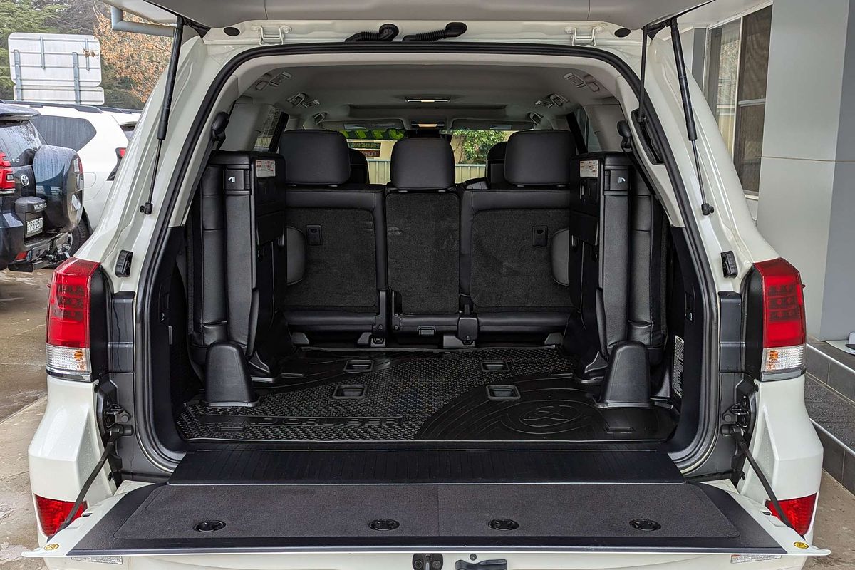 2020 Toyota Landcruiser Sahara VDJ200R