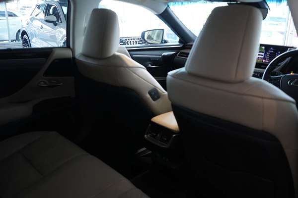2019 Lexus ES ES300h Sports Luxury AXZH10R