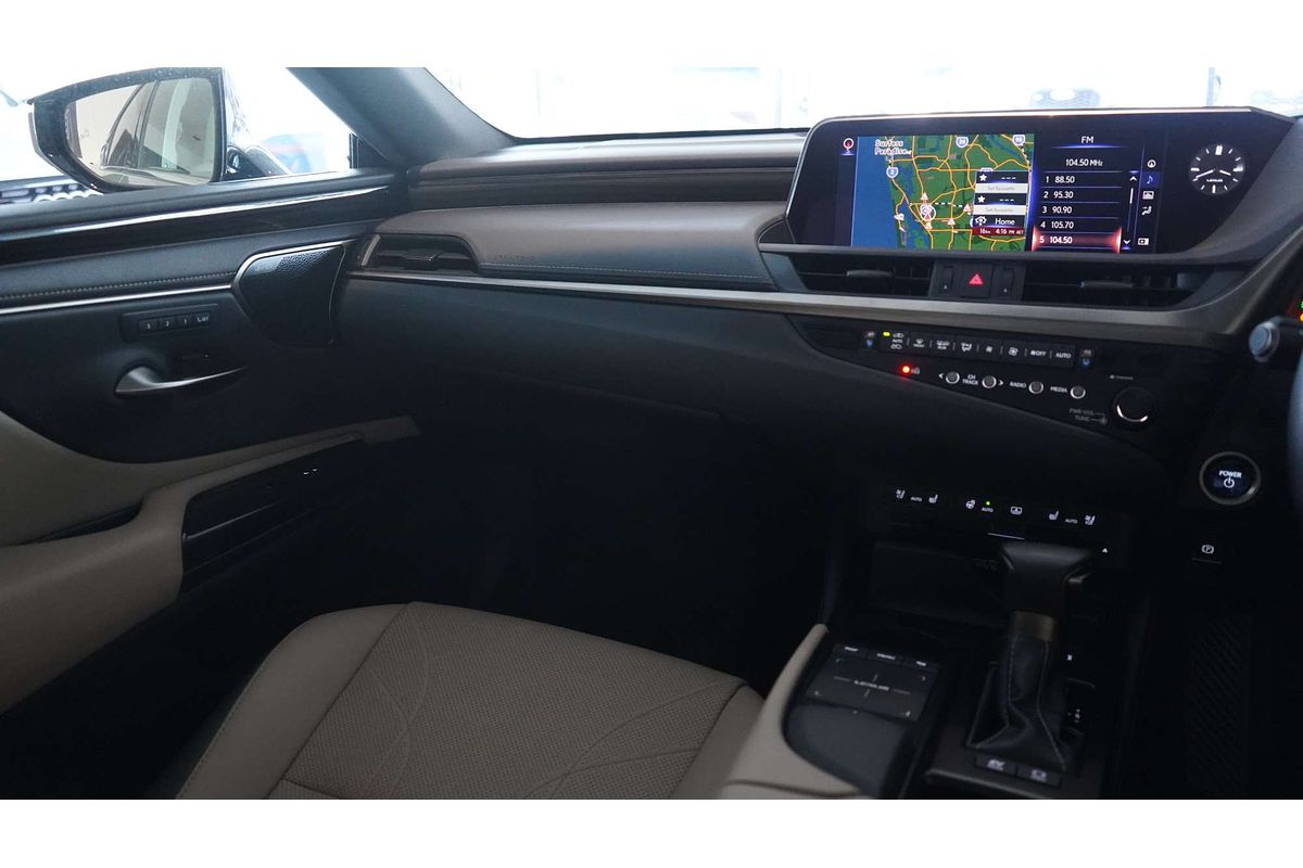 2019 Lexus ES ES300h Sports Luxury AXZH10R