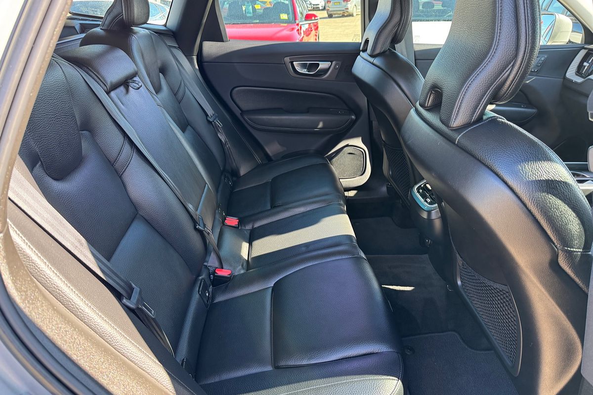 2021 Volvo XC60 B5 Inscription