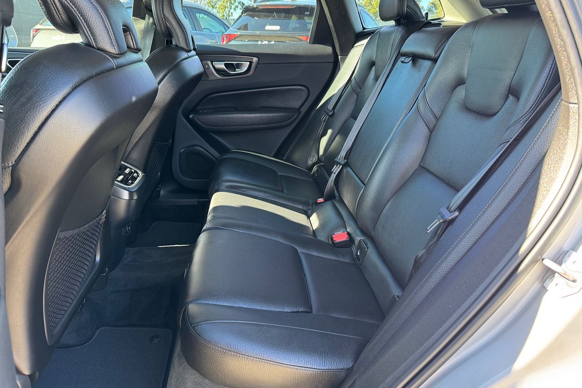 2021 Volvo XC60 B5 Inscription