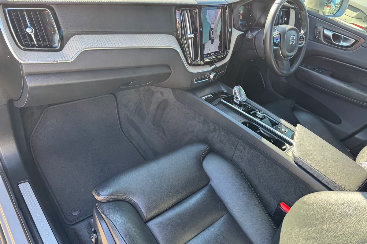 2021 Volvo XC60 B5 Inscription