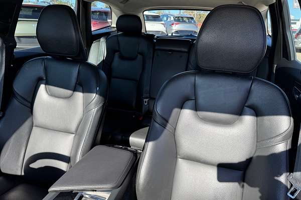2021 Volvo XC60 B5 Inscription
