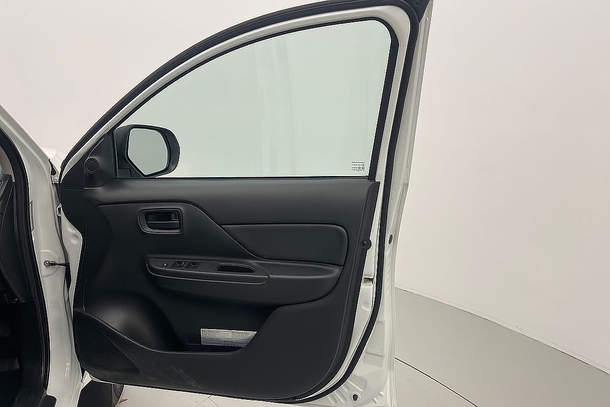 2020 Mitsubishi Triton GLX MR 4X4