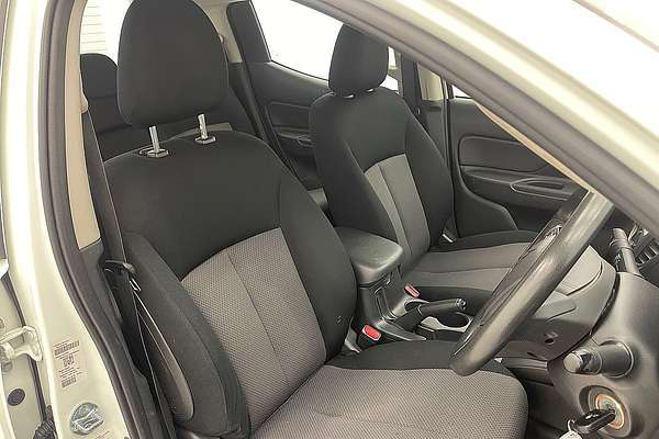 2020 Mitsubishi Triton GLX MR 4X4