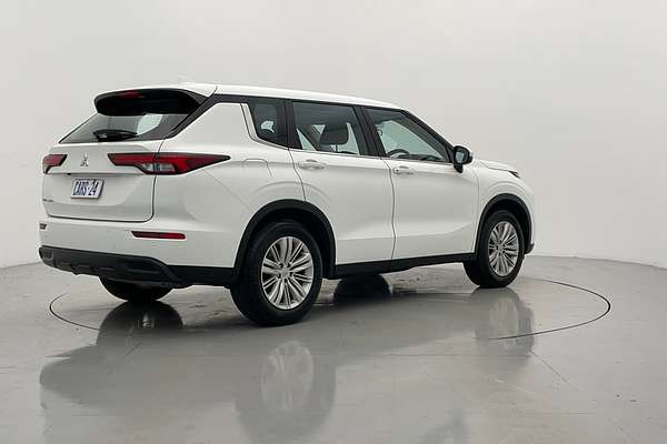 2023 Mitsubishi Outlander ES ZM