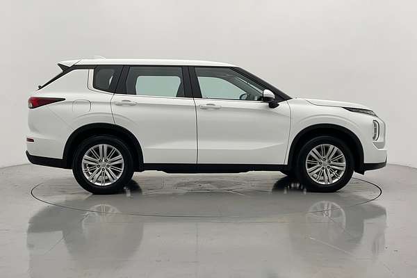2023 Mitsubishi Outlander ES ZM