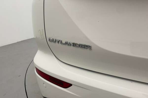 2023 Mitsubishi Outlander ES ZM