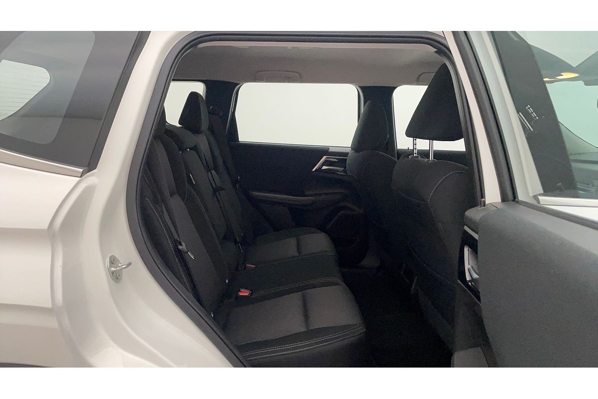 2023 Mitsubishi Outlander ES ZM