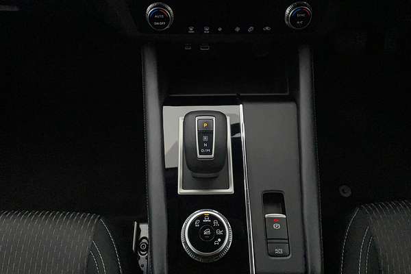 2023 Mitsubishi Outlander ES ZM