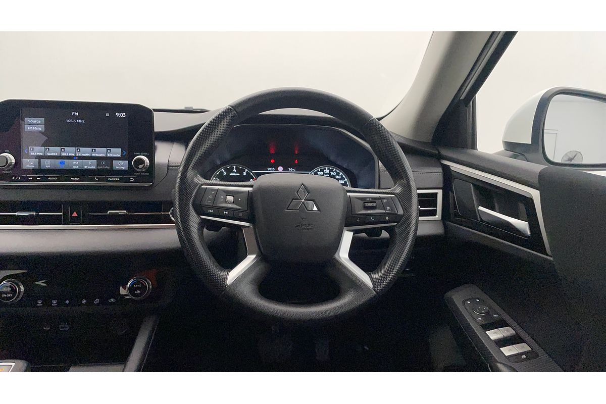 2023 Mitsubishi Outlander ES ZM