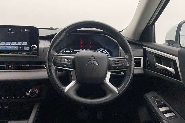 2023 Mitsubishi Outlander ES ZM
