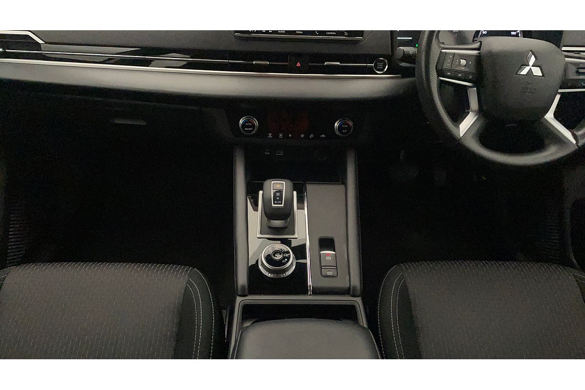 2023 Mitsubishi Outlander ES ZM