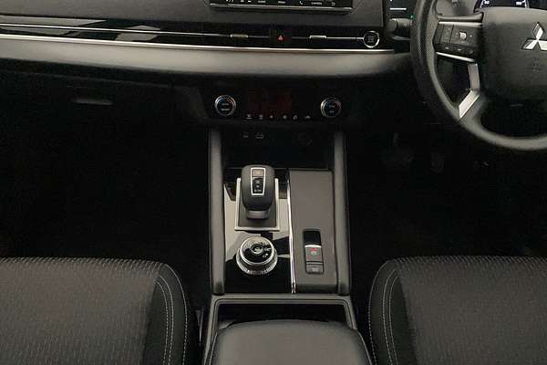 2023 Mitsubishi Outlander ES ZM