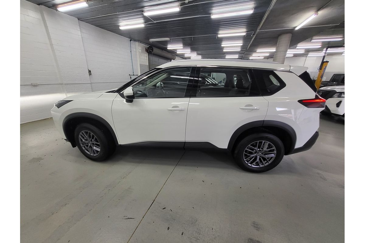 2024 Nissan X-TRAIL ST T33