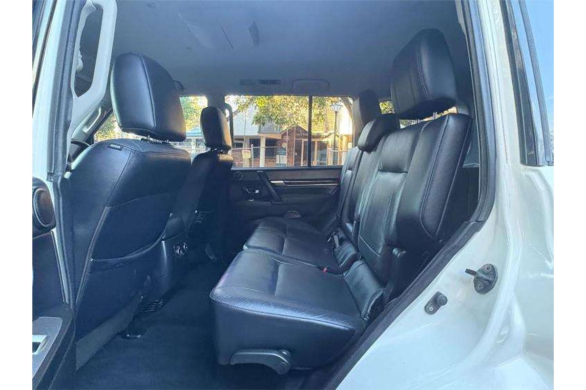 2010 Mitsubishi Pajero Exceed NT
