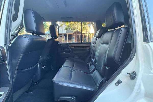 2010 Mitsubishi Pajero Exceed NT