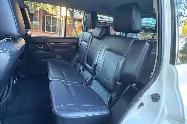 2010 Mitsubishi Pajero Exceed NT