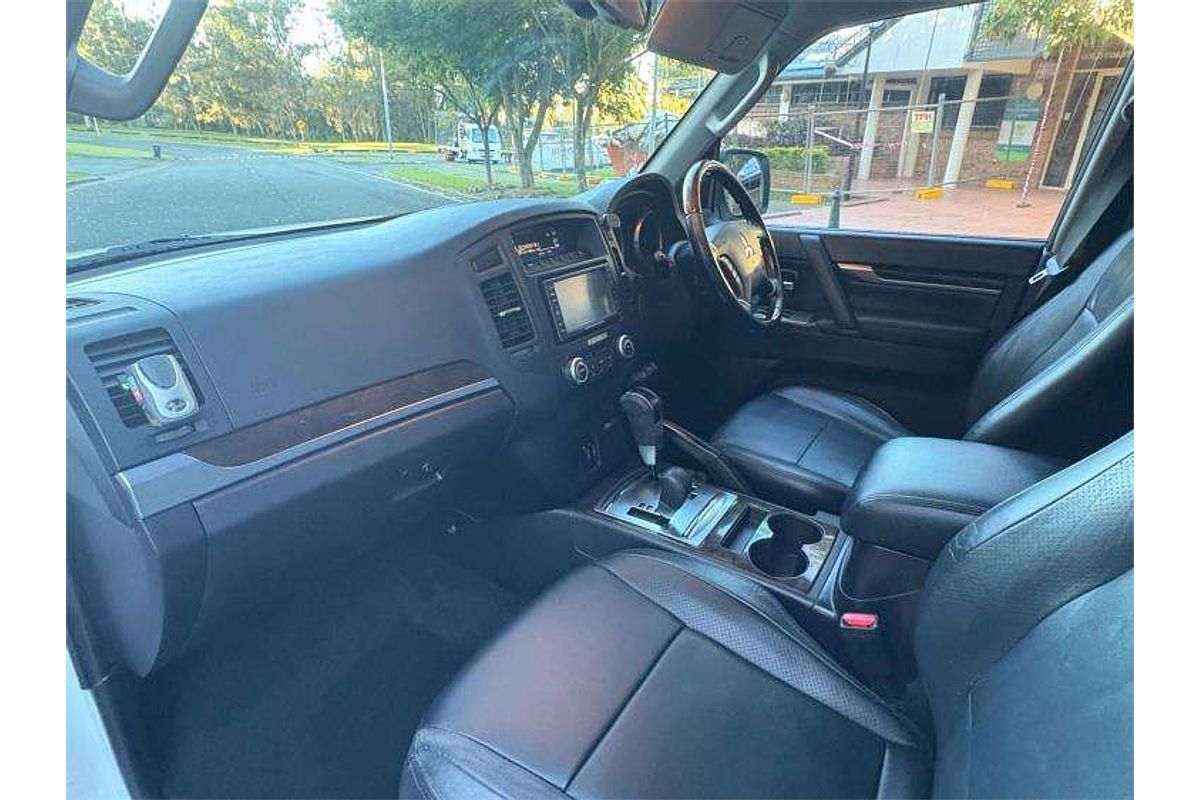 2010 Mitsubishi Pajero Exceed NT