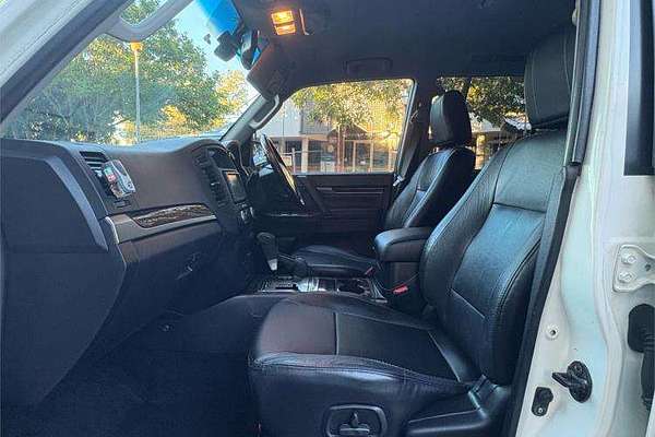 2010 Mitsubishi Pajero Exceed NT