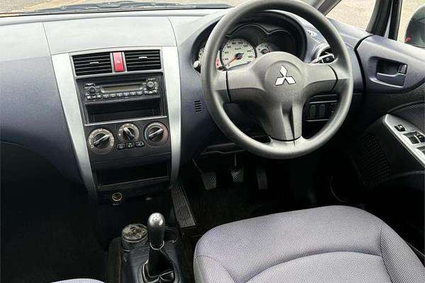 2007 Mitsubishi Colt LS RG