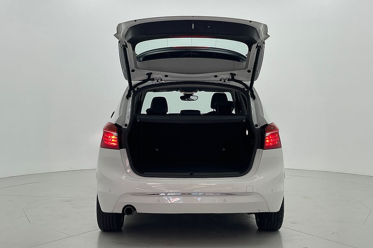 2015 BMW 2 Series 218i Sport Line F45