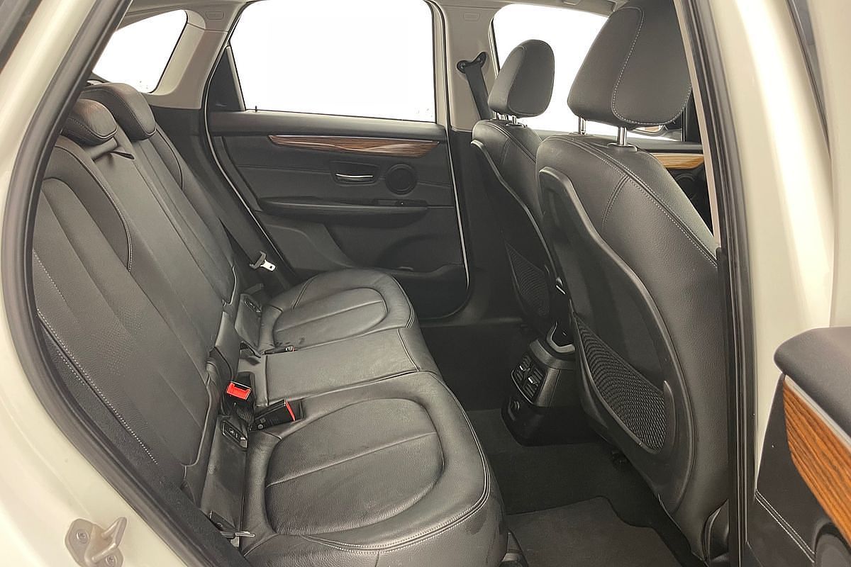 2015 BMW 2 Series 218i Sport Line F45