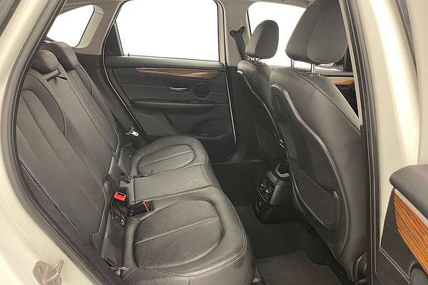 2015 BMW 2 Series 218i Sport Line F45