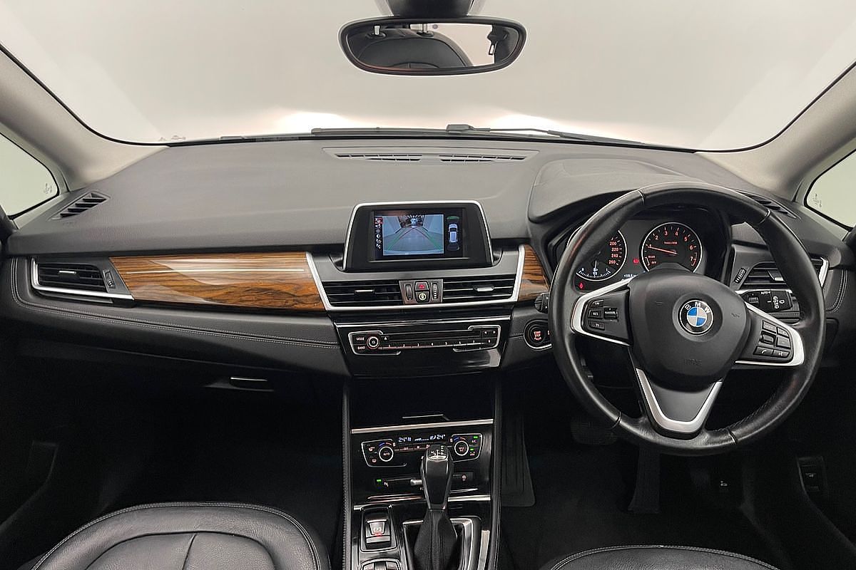 2015 BMW 2 Series 218i Sport Line F45