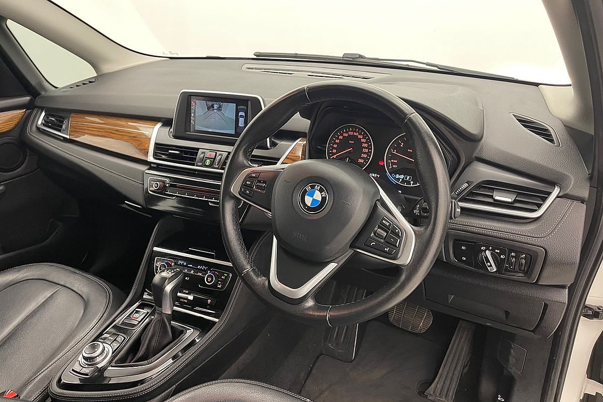 2015 BMW 2 Series 218i Sport Line F45