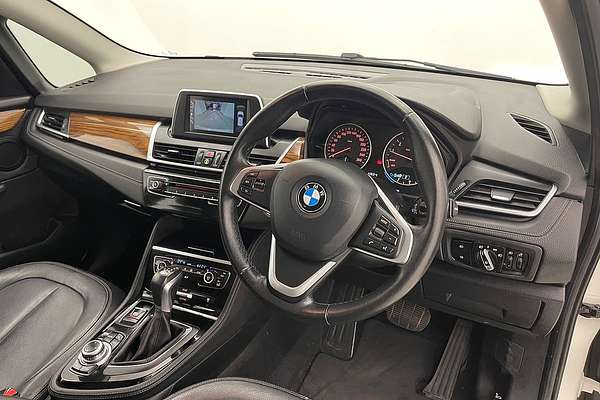2015 BMW 2 Series 218i Sport Line F45