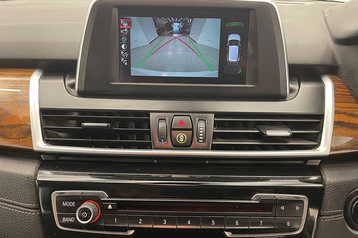 2015 BMW 2 Series 218i Sport Line F45