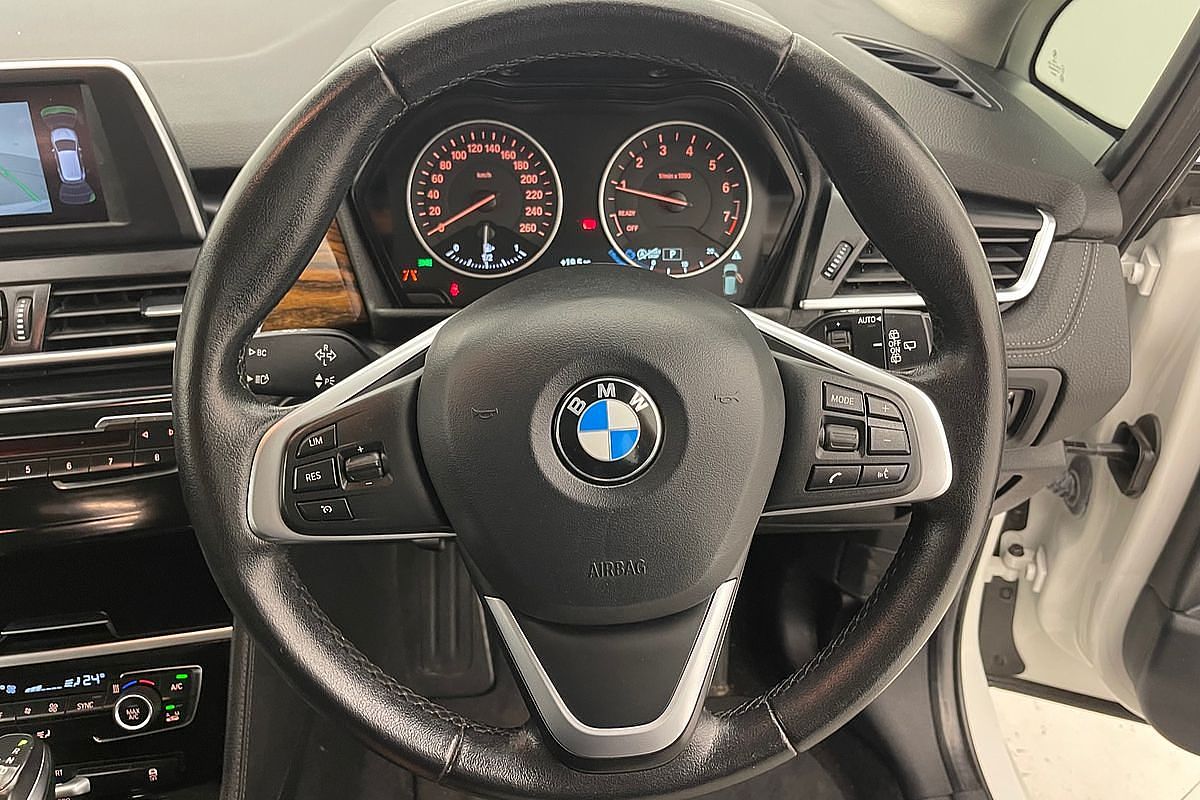 2015 BMW 2 Series 218i Sport Line F45