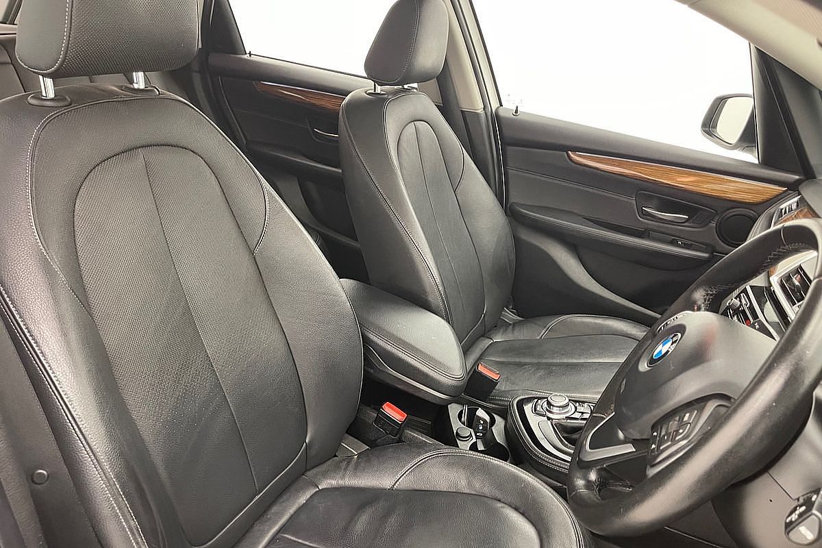 2015 BMW 2 Series 218i Sport Line F45