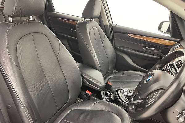 2015 BMW 2 Series 218i Sport Line F45