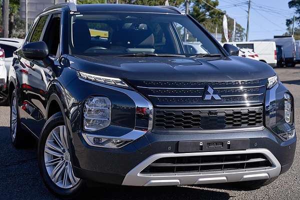 2024 Mitsubishi Outlander LS ZM